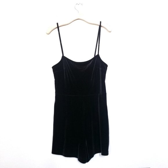 NWT Urban Outfitters UO Velvet Strap-Back Romper in Black Medium - Picture 3 of 13